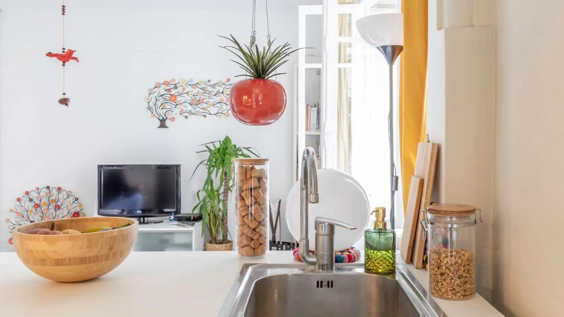 Enchanting Paris Apartment צרפת